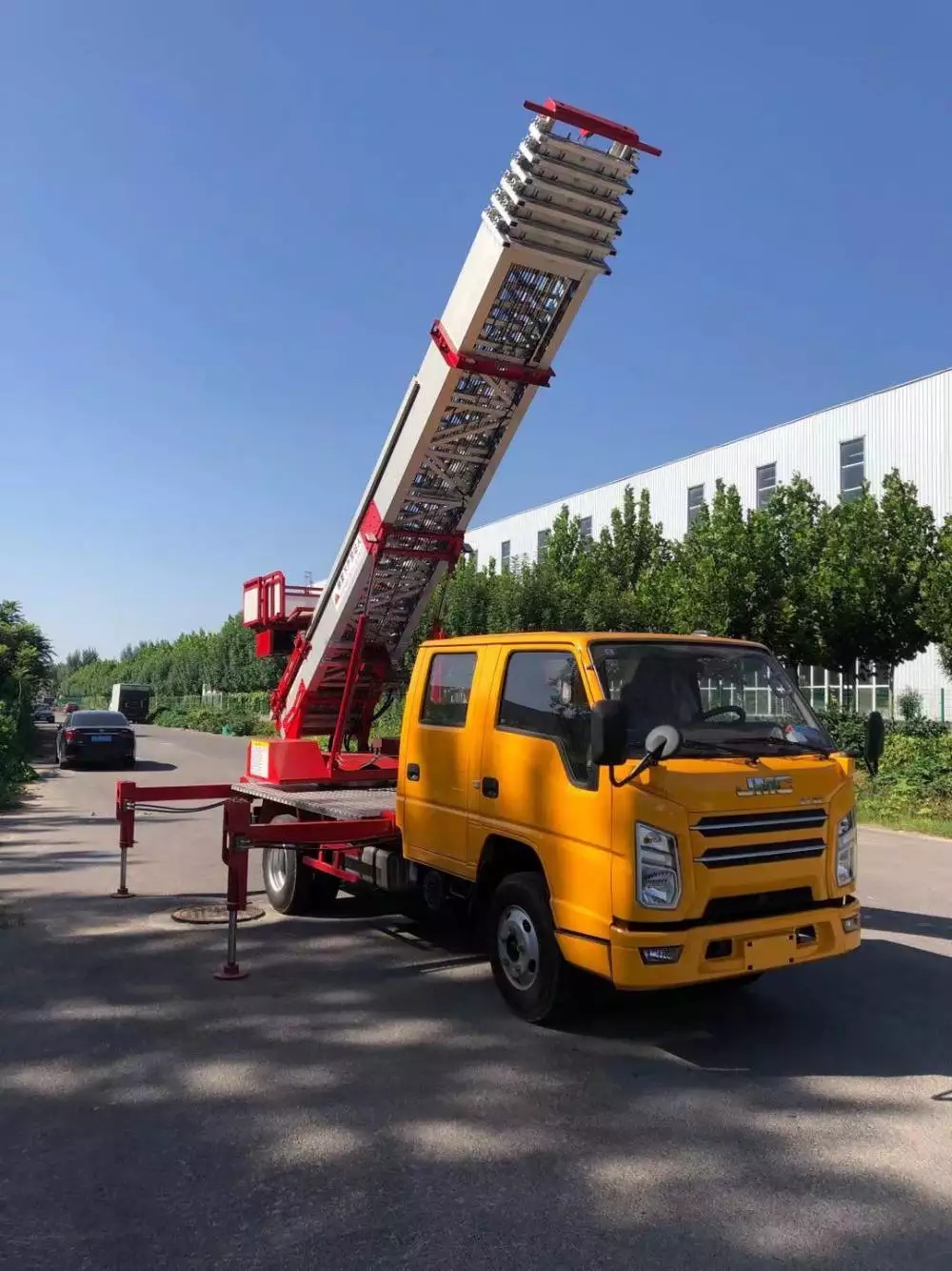 贵定附近的云梯车出租服务：轻松解决高空作业需求